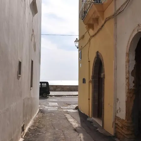 펜션 Dimora Tipica Del 600 - Centro Storico 갈리폴리